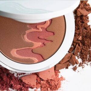 Radiant Glow Bronzer & Contour Palette